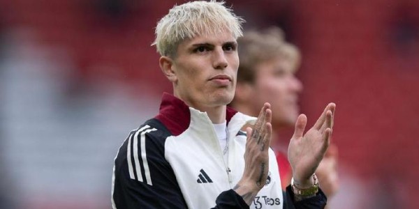 4500万英镑！那不勒斯抄底曼联叛逆天才，将帅失和让红魔被迫降价