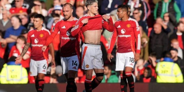 4500万英镑！那不勒斯抄底曼联叛逆天才，将帅失和让红魔被迫降价